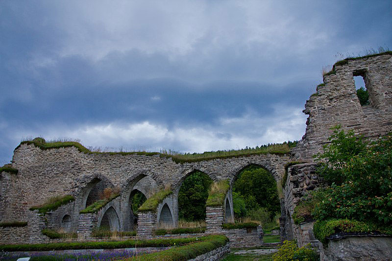Alvastra kloster, grundat på 1100-talet, är ett av målen för pilgrimer i Sverige. Foto: Wikipedia/ Pelle Sten
